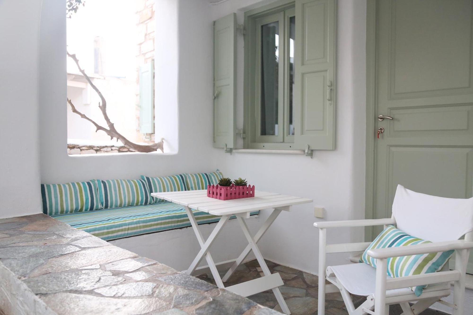 Dafni'S Philoxenia Aparthotel Naousa Rom bilde